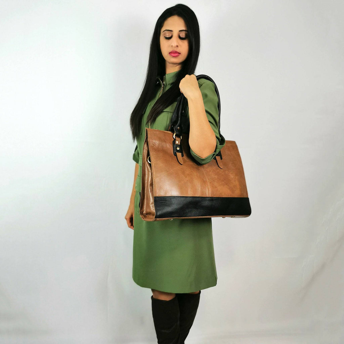 Copper toned leather laptop bag for a 17 inch machine