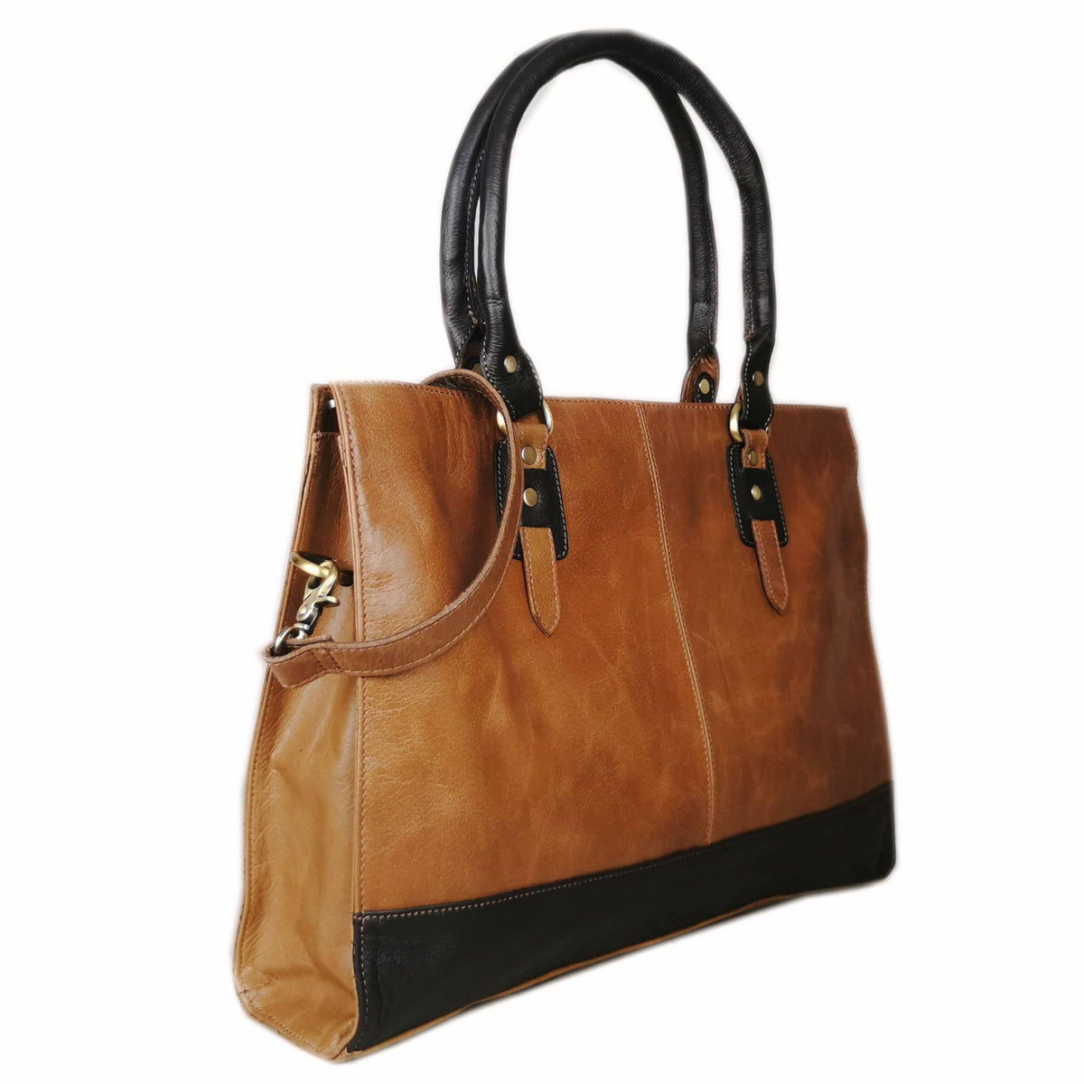 Copper toned leather laptop bag for a 17 inch machine