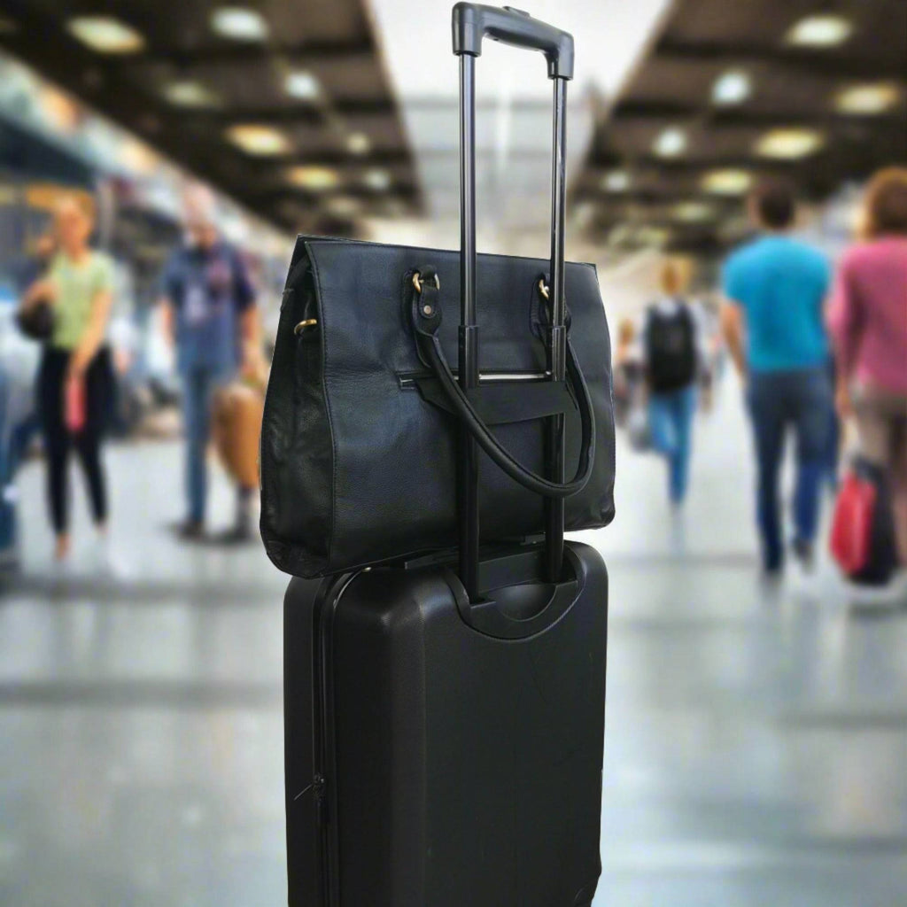 Black full grain leather laptop bag for a 17 inch machine