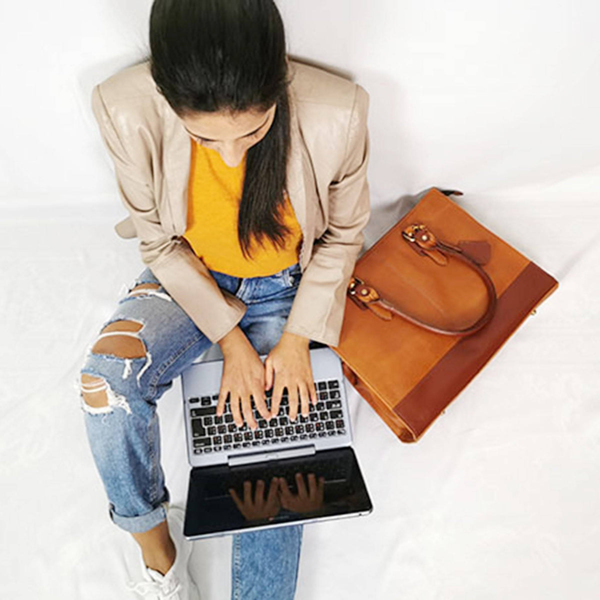 Tan full grain leather laptop bag for a 17 inch machine