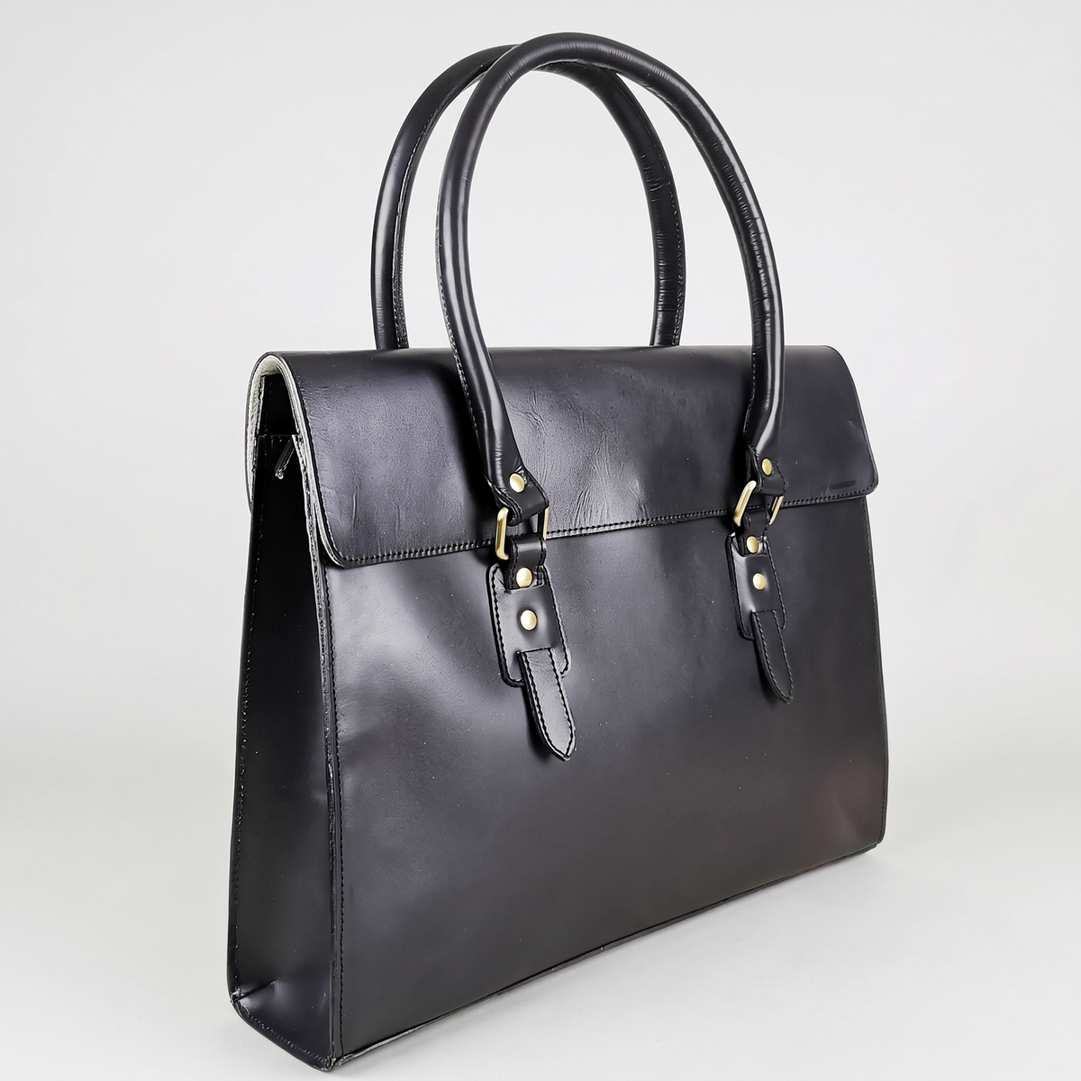 The Signature Leather Laptop Bag, Black Flap 17 inch — product hero shot